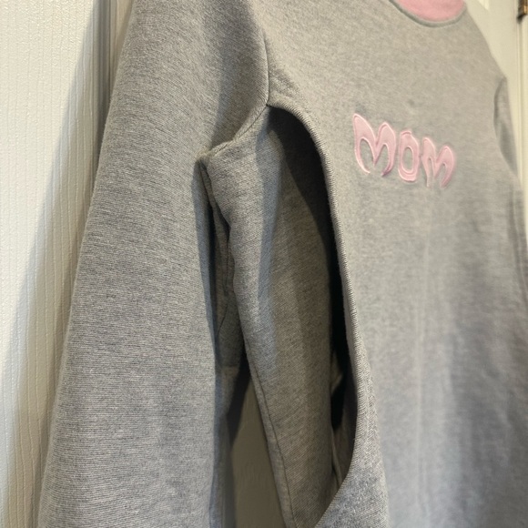 ⚡️2/$25⚡️ “Mom” Maternity Sweatshirt wLarge Side Slits – Nursing Friendly Size M - Picture 6 of 9